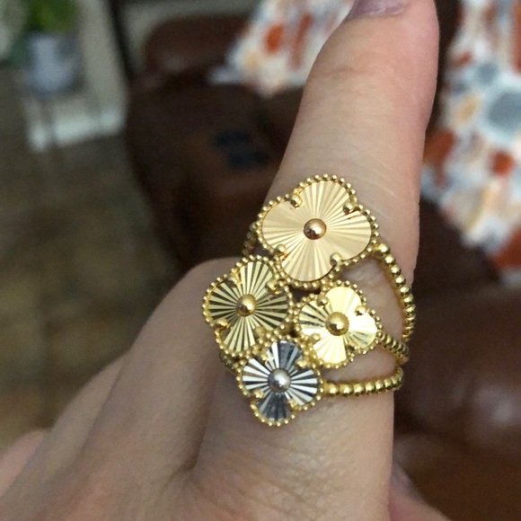 18K Japan Tricolor Flower/Clover leaf Ring 8.5” - Picture 4 of 7